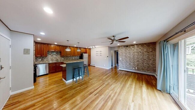 Building Photo - 1261 Island Dr