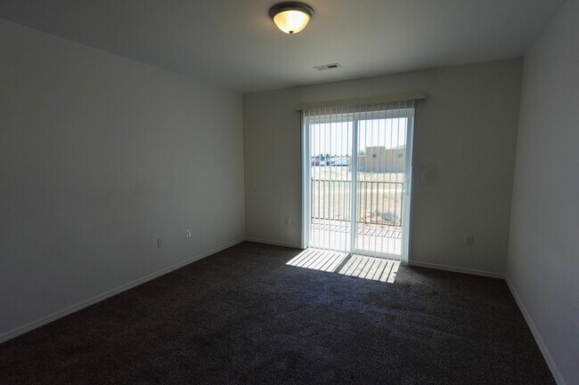 Building Photo - 2829 W Marina Dr