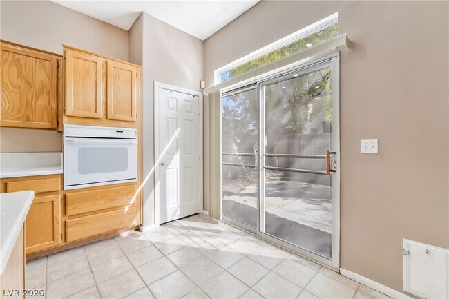 Building Photo - 9324 Heatwave St