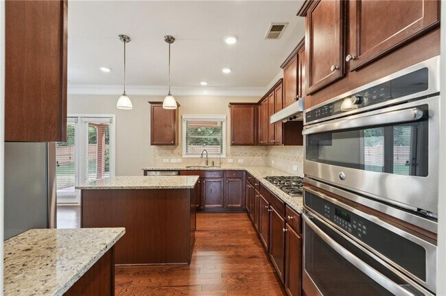 Building Photo - 6370 Shiloh Woods Dr