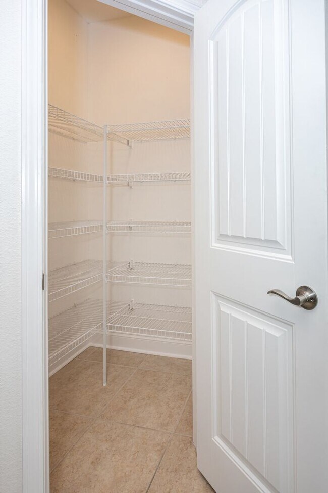 Building Photo - Charming Home Move-in Ready!