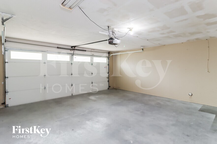 Building Photo - 1105 Carrington Ct