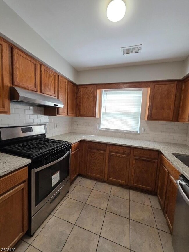 Building Photo - 290 Sussex Ave