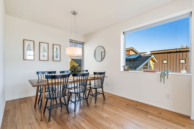 Building Photo - 2323 W Crockett St