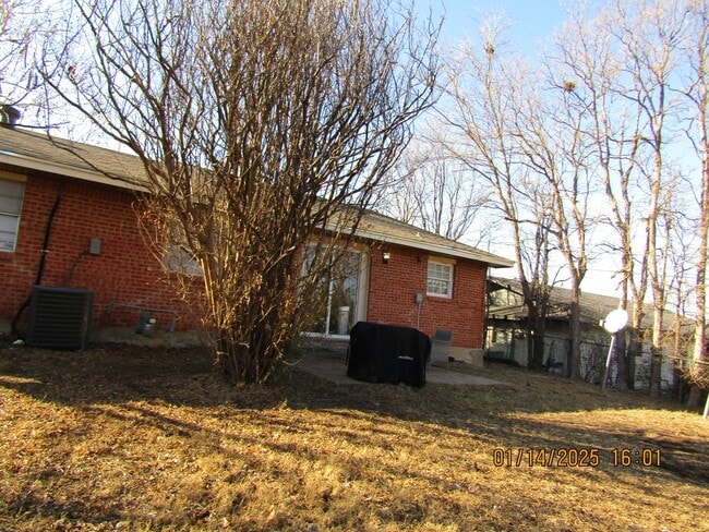 Building Photo - MOVE IN SPECIAL: $200 OFF THE 1ST FULL MON...