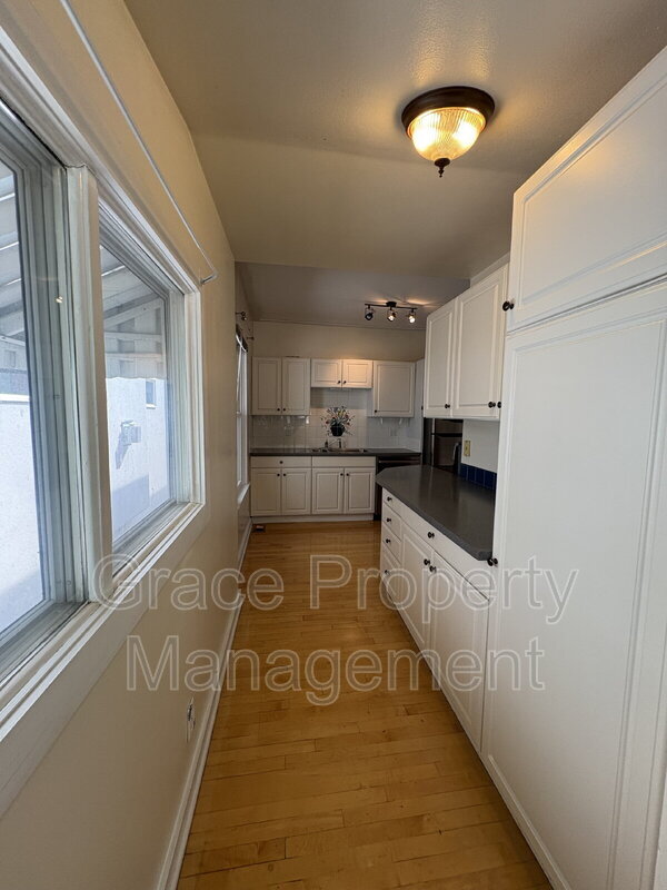 Building Photo - 351 S Franklin St