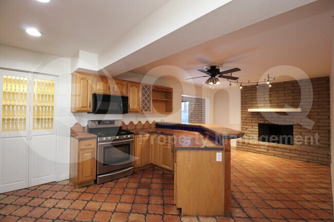 Building Photo - 1623 E Palmcroft Dr