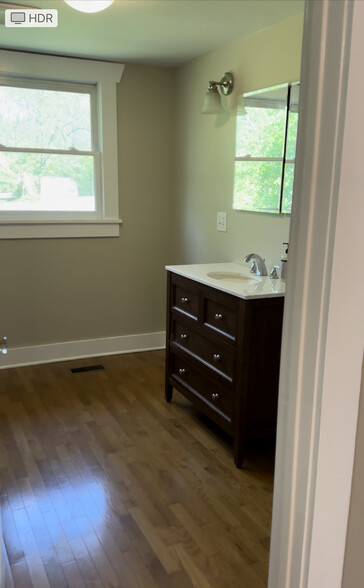 The attached full master bath has tons of space - 1148 Pierce Rd