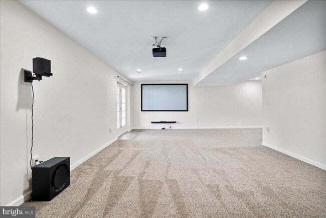 Building Photo - 319 Morlyn Dr