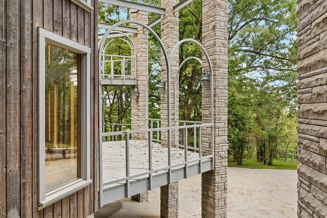 Building Photo - 5729 Stoneway Trail