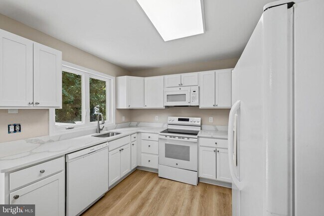 Building Photo - 908 Country Terrace