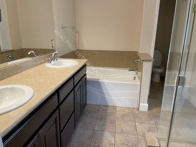 Building Photo - 3 bedroom, 3 bathroom condo at The Rivage ...