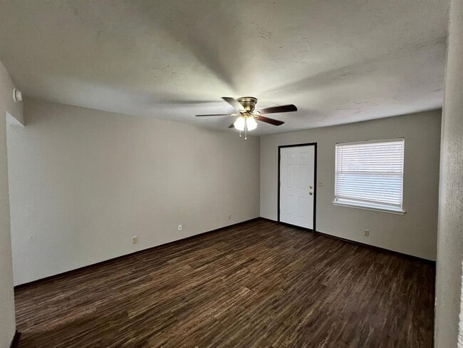Building Photo - 752 W Forest Dr