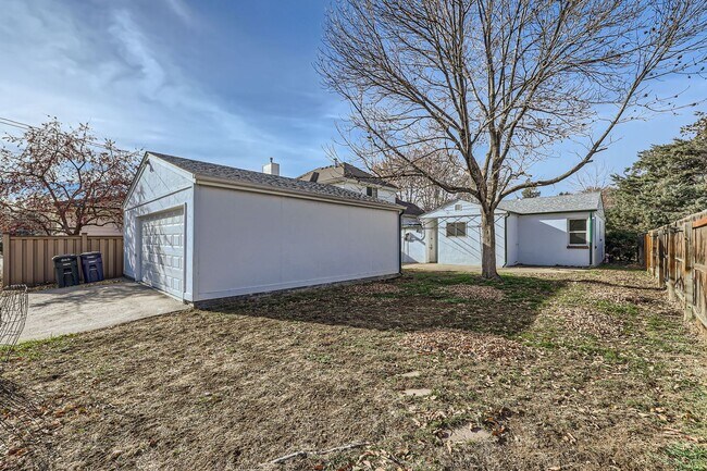 Building Photo - **Bright and Spacious 2-Bedroom Home in the Heart of Denver!!**