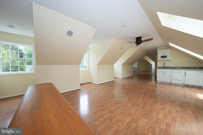Building Photo - 101 E Brookhaven Rd