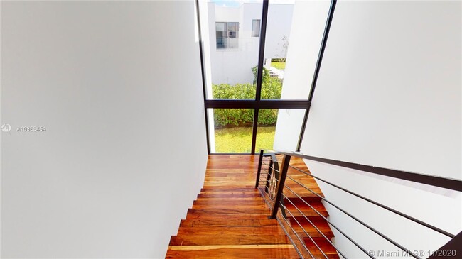 Building Photo - 16580 Sunset Way