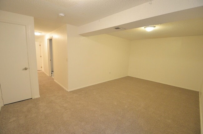 Building Photo - 3Bd/2.5Ba Lafayette Townhome Available Now