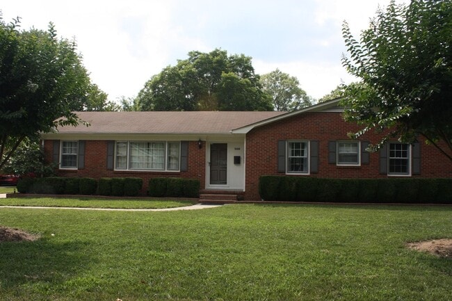 Building Photo - Charming 3BR House in Charlotte