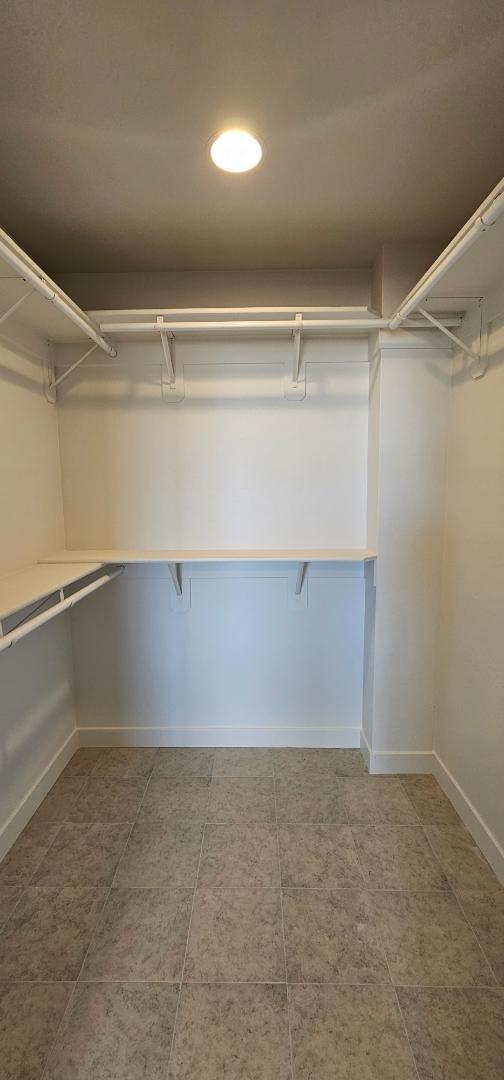 Building Photo - 537 E Ash St