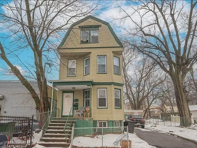 Building Photo - 296 N Clinton St