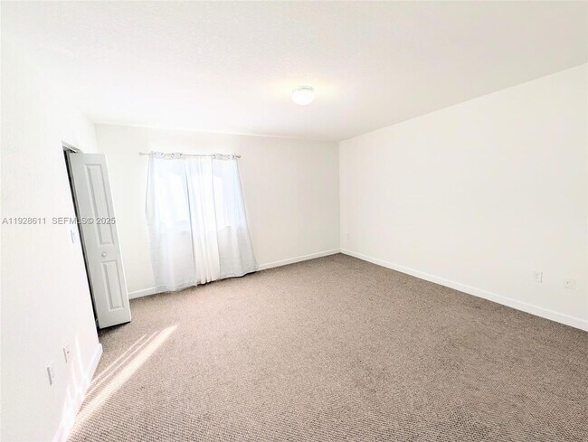 Building Photo - 1238 NW 4th Ln