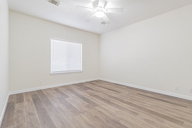 Building Photo - 213 Tapwood Ln