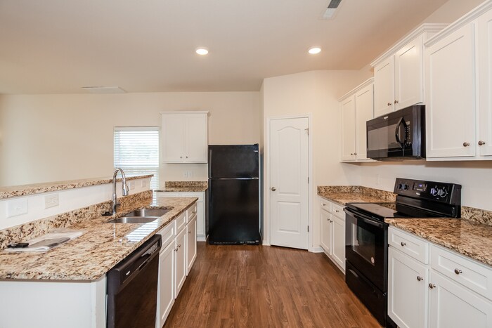 Building Photo - 2804 Yurman Rd