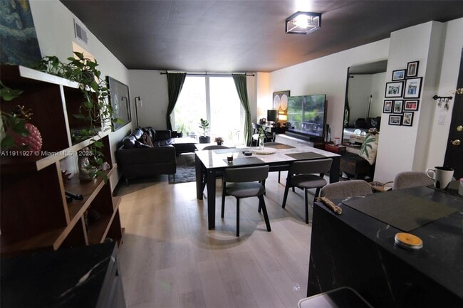 Building Photo - 6801 Indian Creek Dr