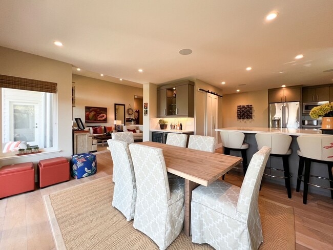 Building Photo - 945 Augusta Cir