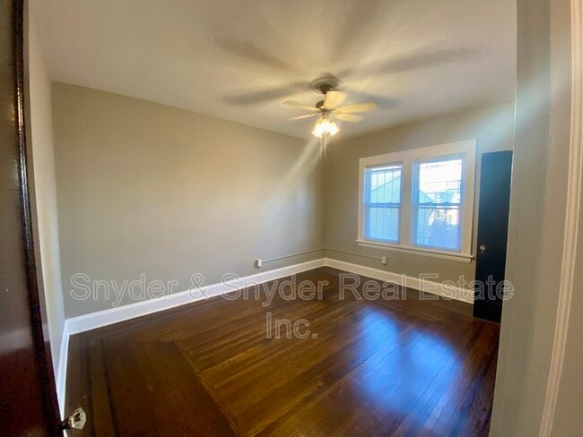 Building Photo - 418 Crestwood Ave