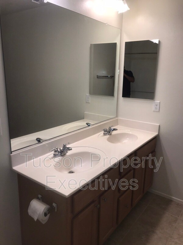 Building Photo - 11545 W Oilseed Dr