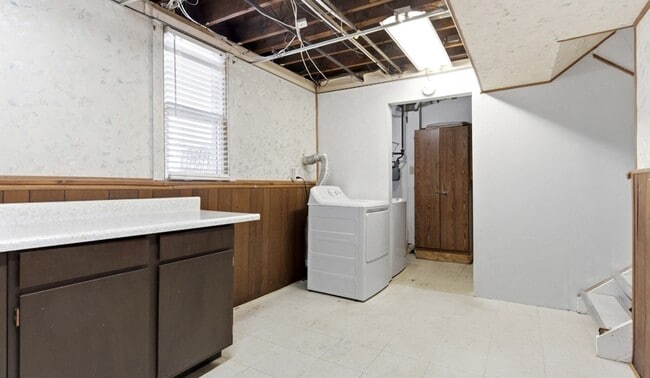 Building Photo - 2116 Michigan Blvd