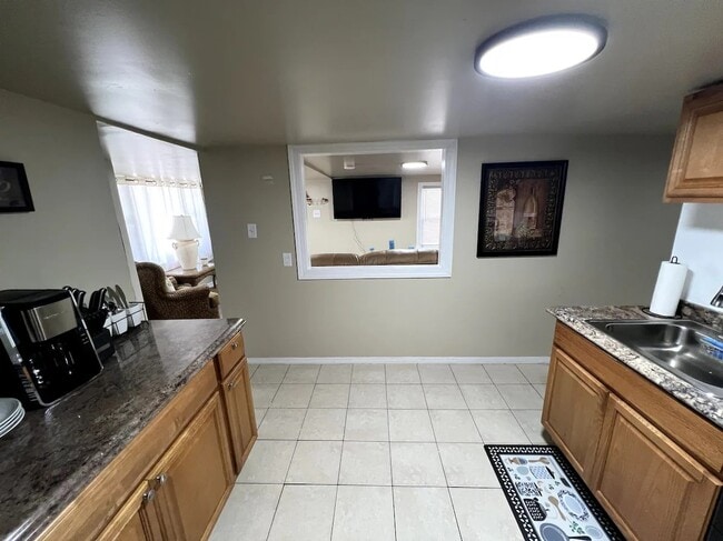 Building Photo - 124 N Portland Ave