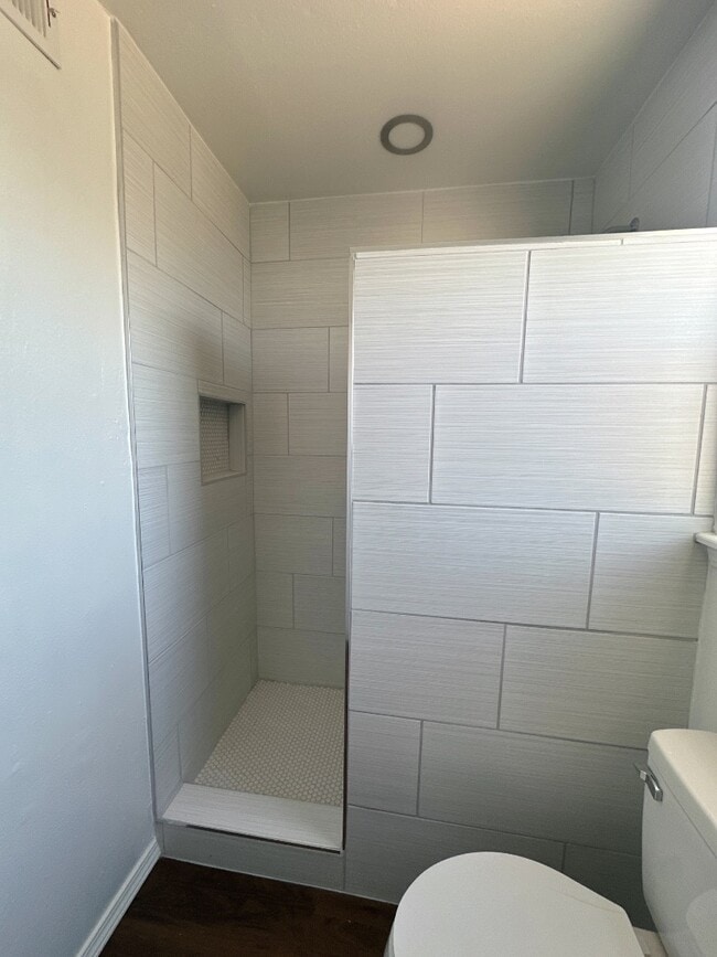 Building Photo - 5509 Oakbriar Cir