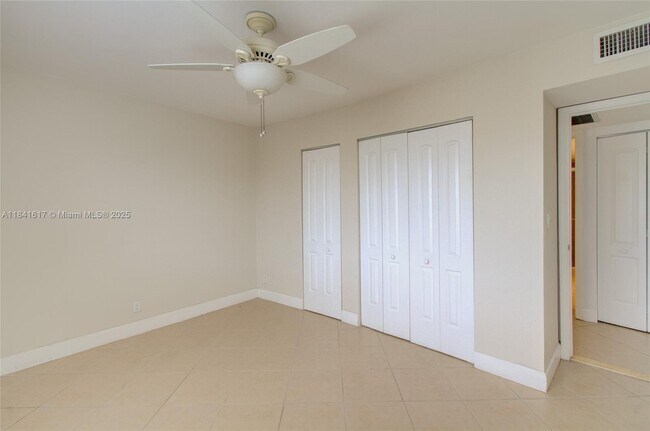 Building Photo - 401 Golden Isles Dr