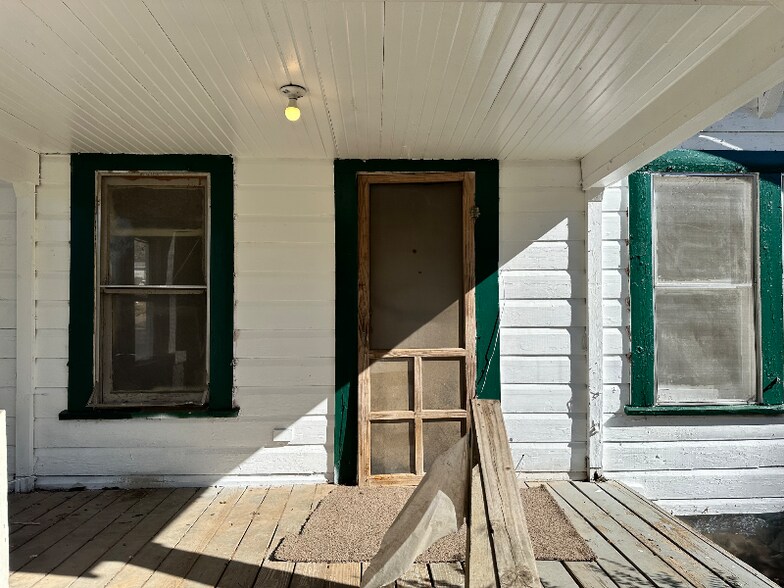 Building Photo - 1301 S State Line Ave