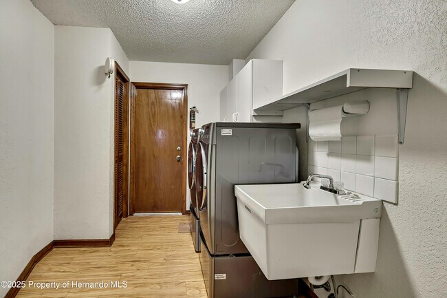 Building Photo - 3296 Dolin Ave