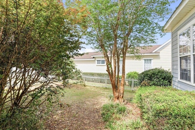 Building Photo - 3253 Stanhope Dr