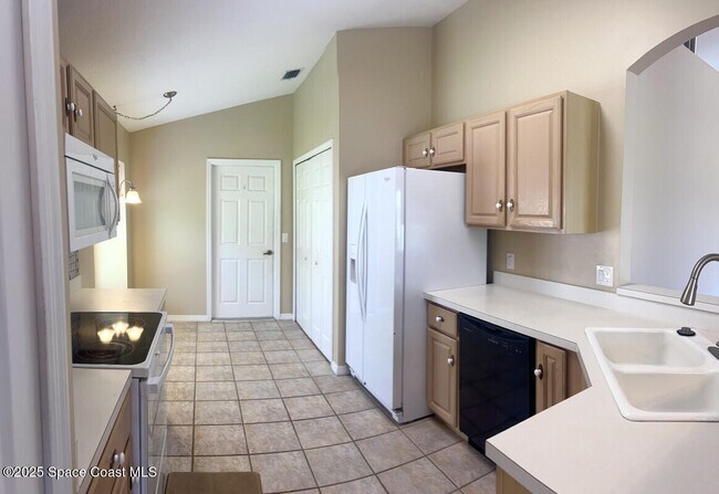 Building Photo - 2324 Addington Cir