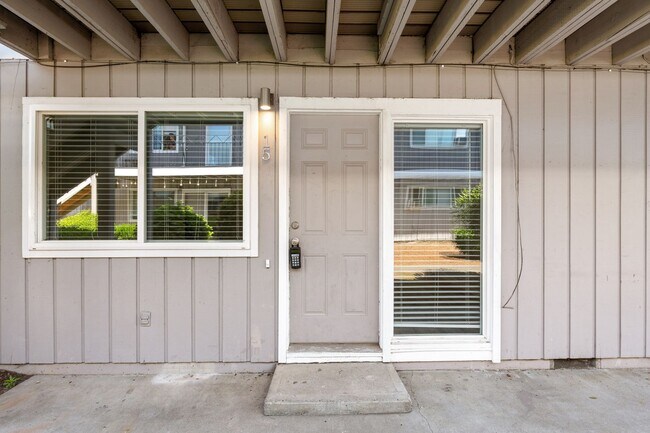 Building Photo - Ground floor apartment