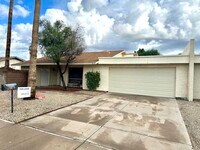 Building Photo - Trails at Scottsdale! Updated patio home with multiple patios