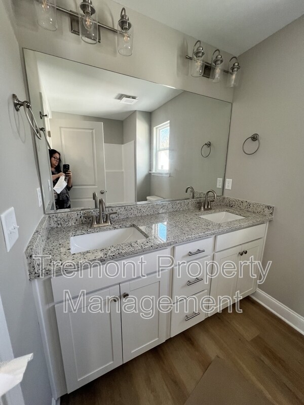 Building Photo - 1226 Sholar Ave