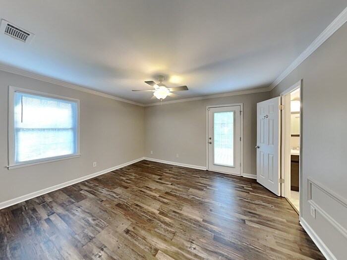 Building Photo - 100 Raymond St