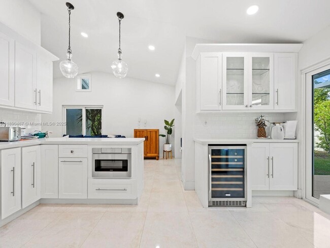 Building Photo - 10921 SW 116th Ave