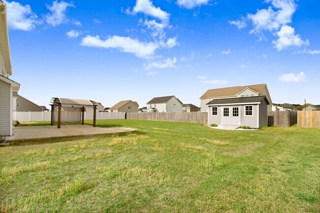 Building Photo - 105 Salmon Ln