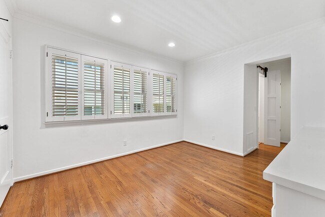 Building Photo - 11053 Strathmore Dr