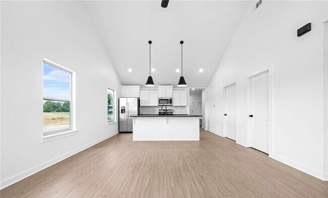 Building Photo - New 2 bedroom 2 bath house/FLEXIBLE LEASE TERM