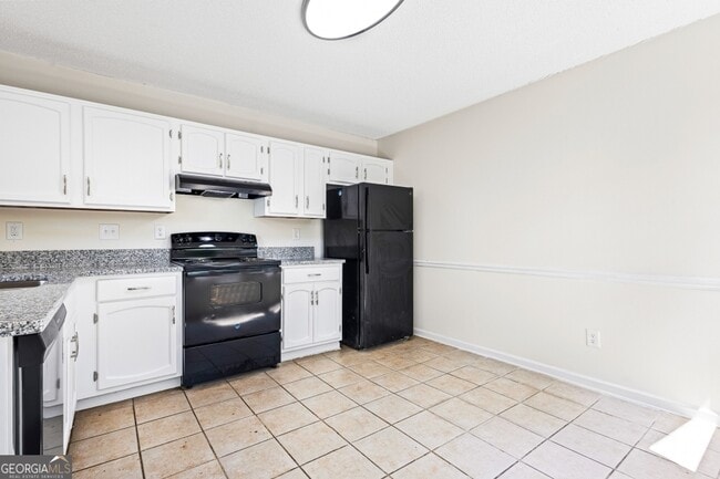 Building Photo - 7973 Woodlake Dr