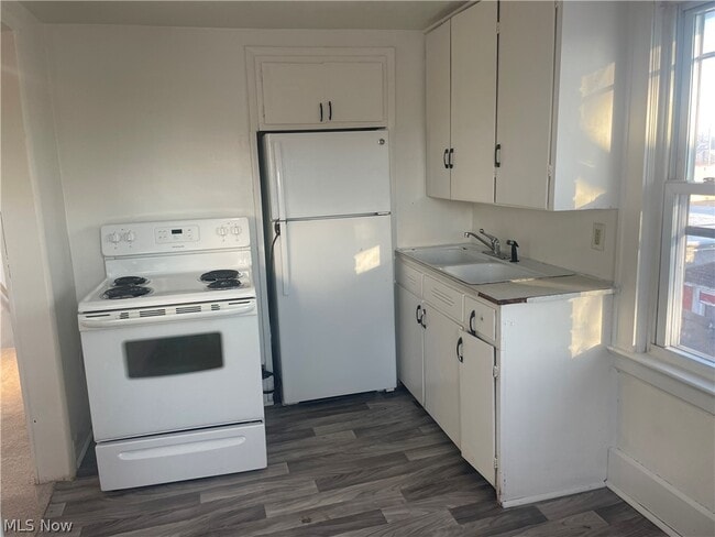 Building Photo - 958 E Wilbeth Rd