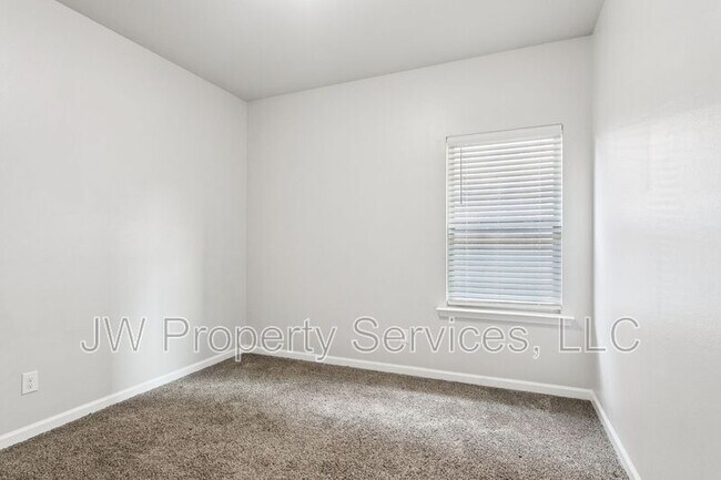 Building Photo - 785 Bent Cypress Ln
